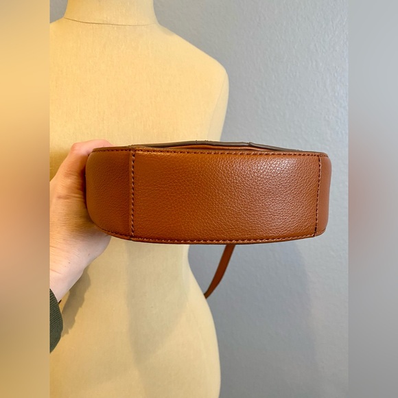 Draper James - Mia Saddle Bag Crossbody - Picture 6 of 7